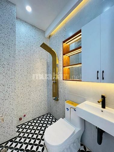 Chính chủ kẹt tiền cần bán nhà 48m2, hẻm xe hơi Võ Văn Tần, Quận 3