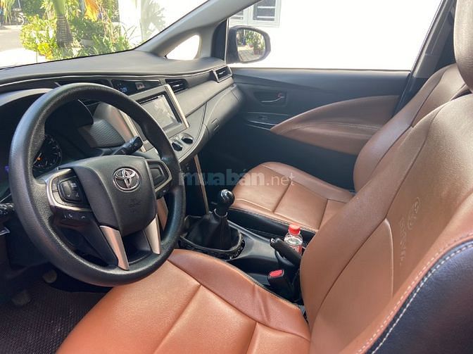Cần bán xe innova 2018 bản E. Số tự động biển số thành phố