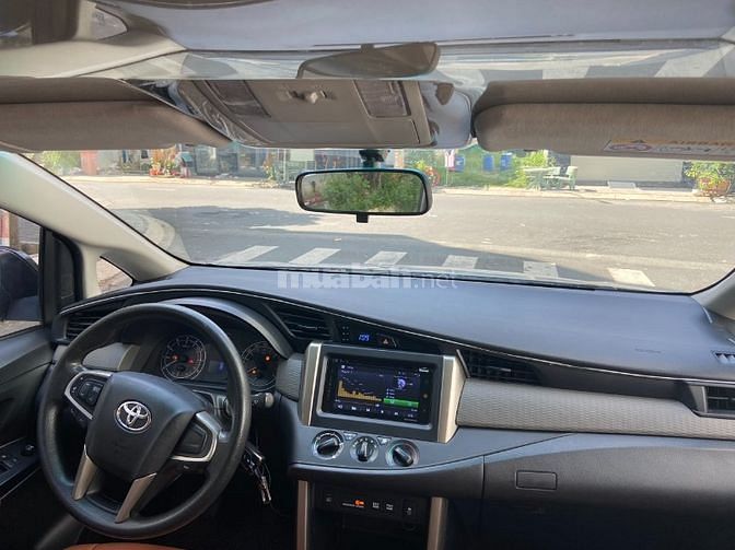 Cần bán xe innova 2018 bản E. Số tự động biển số thành phố
