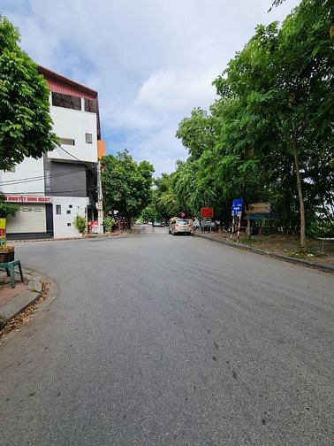  CẦN BÁN NGAY MẢNH ĐẤT-VỊ TRÍ TUYỆT ĐẸP-LÔ GÓC-KINH DOANH-NGÕ Ô TÔ