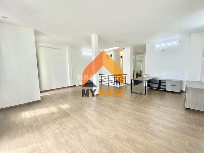 STYLE HIỆN ĐẠI VILLA TRỐNG SUỐT SAU LƯNG METRO Q2 GIÁ RẺ