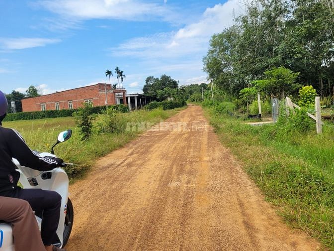 5x38. Hơn 190m2 có thổ cư. Đường bê tông. Gần KCN. 550tr