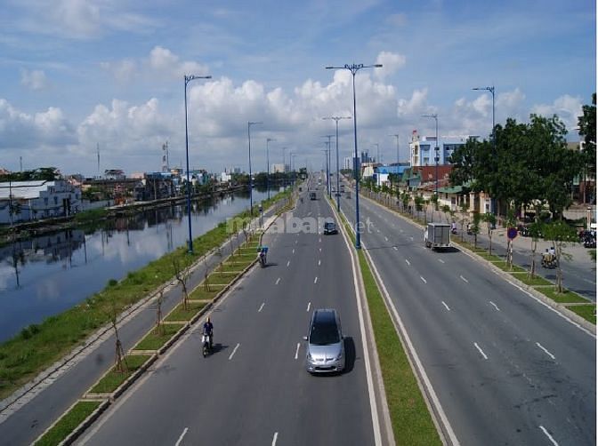Bán gấp nền đất ngay ô tô Mercedes Võ Văn Kiệt hướng về chợ Bến Thành