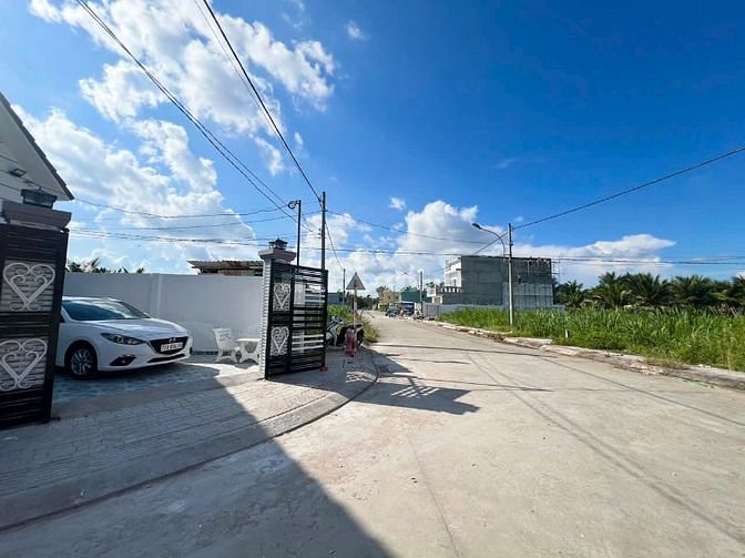 Nhà mới 100% tại TP Bến Tre thổ cư 100%. Định cư lâu dài. Đường ôtô