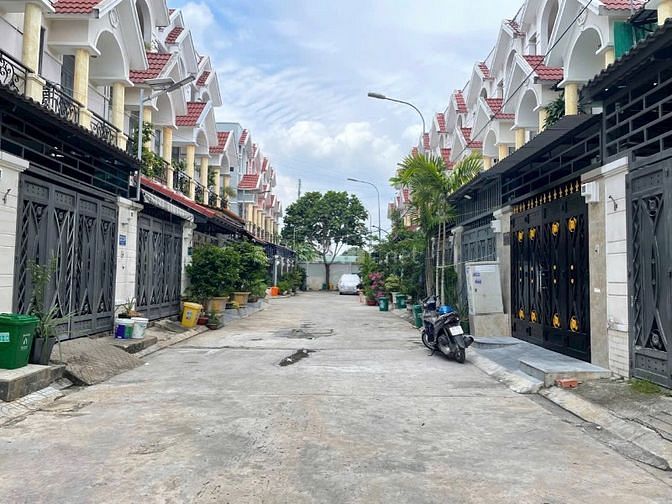 Nhà SHR, hẻm xe hơi, Đường TL 19, DT:4X14m, Trệt, 2Lầu, 4PN, Q12