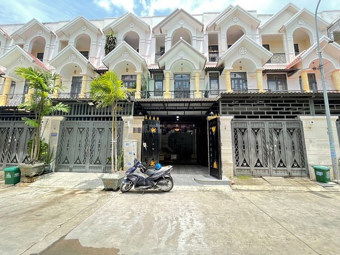 Nhà SHR, hẻm xe hơi, Đường TL 19, DT:4X14m, Trệt, 2Lầu, 4PN, Q12