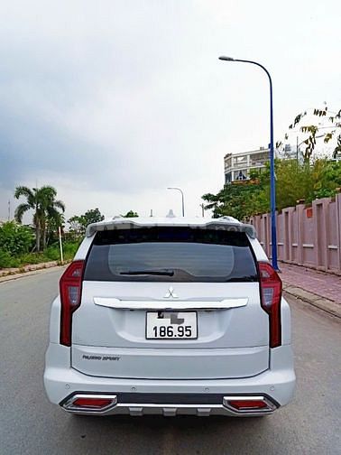 Bán rẻ Mitsubishi Pajero sport at 2021 máy dầu Zin độ Full Options