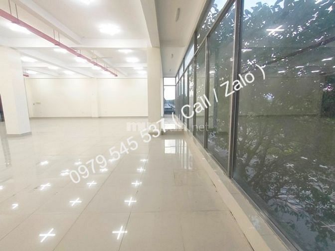 Cho Thuê Nhà Lô Góc 1 trệt 3 lầu 3PN 3 Sảnh 900m2 DT15x20m  TT Phú Mỹ 