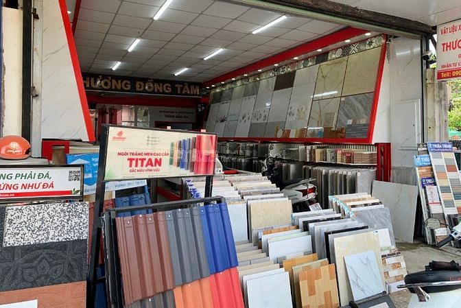 Sang nhượng cửa hàng gạch men ngay ngã 3 Long Phước - Q9