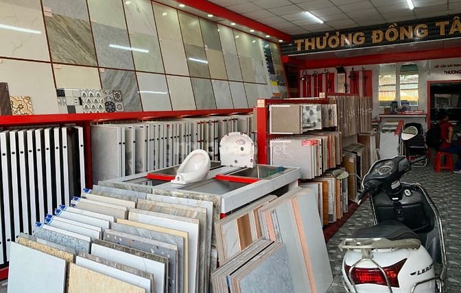 Sang nhượng cửa hàng gạch men ngay ngã 3 Long Phước - Q9
