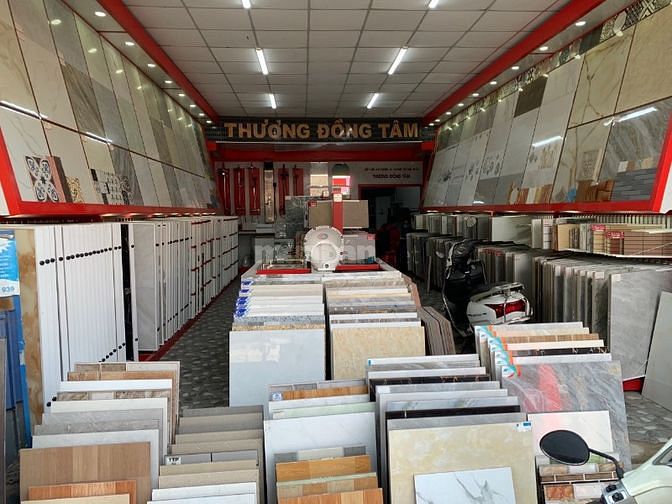 Sang nhượng cửa hàng gạch men ngay ngã 3 Long Phước - Q9