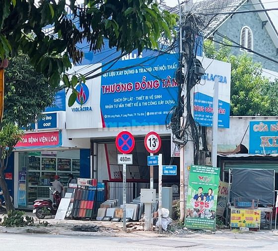 Sang nhượng cửa hàng gạch men ngay ngã 3 Long Phước - Q9