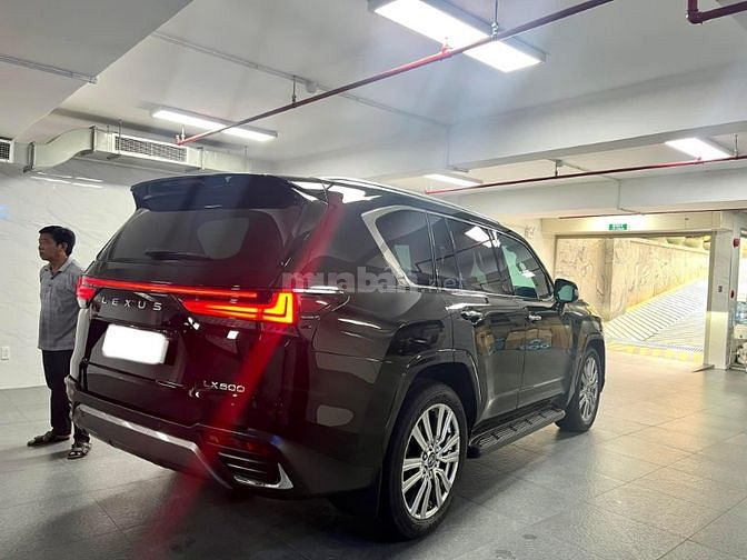 Lexus LX600 VIP 04 chỗ, đăng ký 8/2023, lăn bánh 1.300 km, siêu lướt.