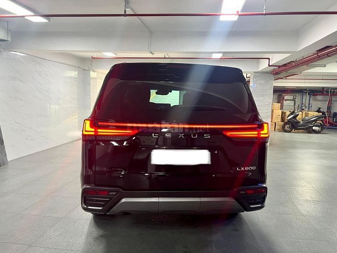 Lexus LX600 VIP 04 chỗ, đăng ký 8/2023, lăn bánh 1.300 km, siêu lướt.