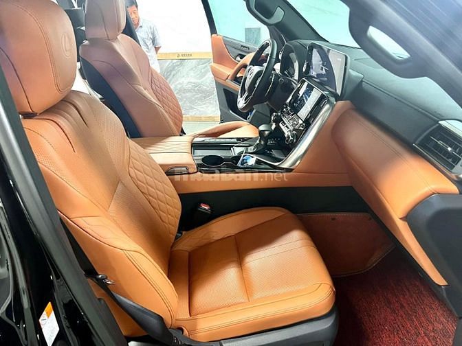 Lexus LX600 VIP 04 chỗ, đăng ký 8/2023, lăn bánh 1.300 km, siêu lướt.