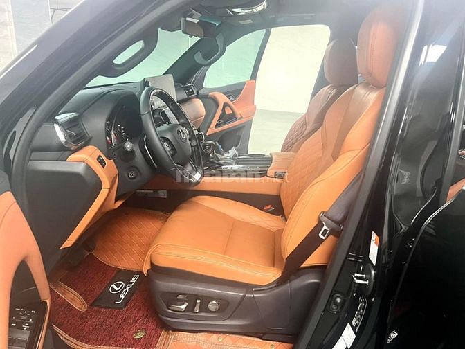 Lexus LX600 VIP 04 chỗ, đăng ký 8/2023, lăn bánh 1.300 km, siêu lướt.
