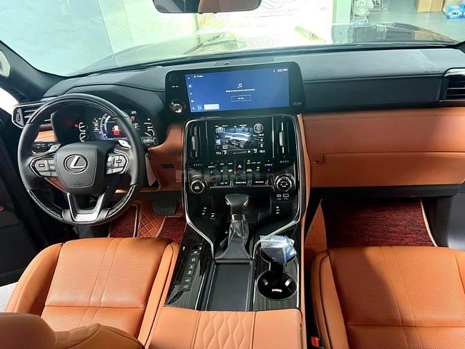 Lexus LX600 VIP 04 chỗ, đăng ký 8/2023, lăn bánh 1.300 km, siêu lướt.