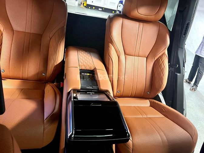 Lexus LX600 VIP 04 chỗ, đăng ký 8/2023, lăn bánh 1.300 km, siêu lướt.