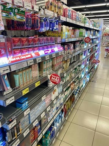Cửa hàng tuyển Tạp Vụ Dọn Dẹp và Phụ Lấy Hàng Cho Khách