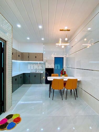 Cần vốn bán gấp nhà 37,5m2 Hoàng Diệu, Phường 4, Quận 4, xe hơi đỗ cửa