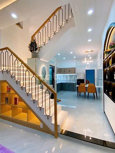 Cần vốn bán gấp nhà 37,5m2 Hoàng Diệu, Phường 4, Quận 4, xe hơi đỗ cửa