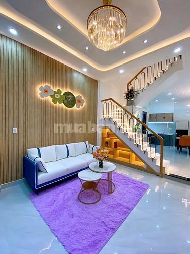 Cần vốn bán gấp nhà 37,5m2 Hoàng Diệu, Phường 4, Quận 4, xe hơi đỗ cửa