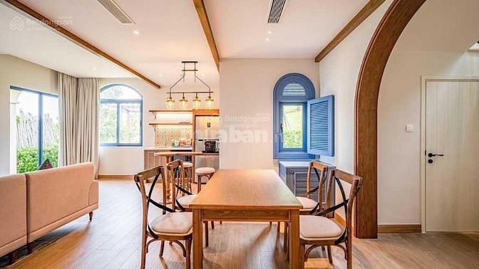 Centara Mũi Né bán gấp  căn villa 250 m2 căn view hồ duy nhất 7 tỷ. 