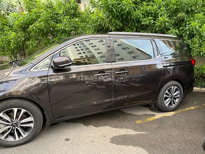 Kia Sedona 2017 phiên bản đặc biệt 2 cửa sổ trời 