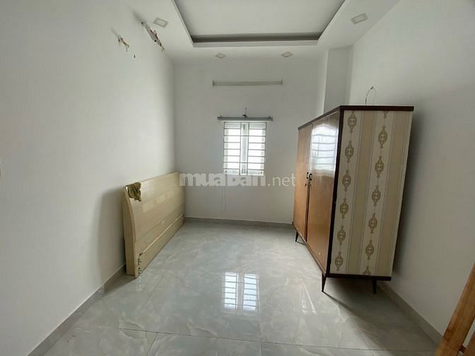 Cho thuê nguyên căn nhà mặt tiền 996 Cách Mạng Tháng TÁm Q.Tân Bình