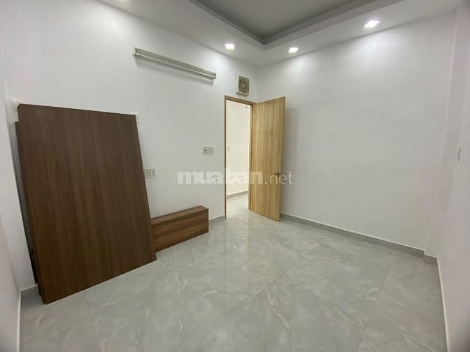 Cho thuê nguyên căn nhà mặt tiền 996 Cách Mạng Tháng TÁm Q.Tân Bình