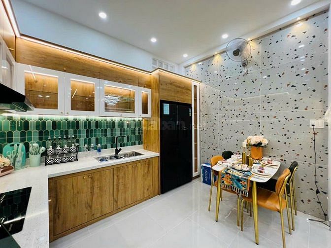 Bán gấp nhà hẻm ôtô chỉ 2,25 tỷ đường Nhiêu Tứ, Phường 7, Phú Nhuận. 