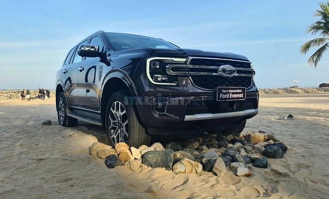 FORD EVEREST TITANIUM 4X4 Đen full option