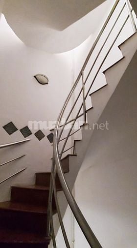 Bán nhà MT 5 tầng đường 30, P.6, Q.4,TPHCM