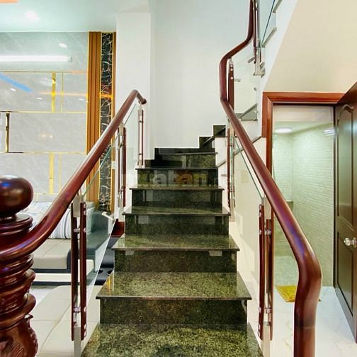 Nhà đẹp 1 trệt 2 lầu đường Lê Hồng Phong P2 Quận 5. DT 40m2 sổ riêng 