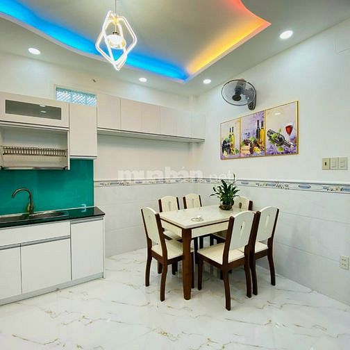 Nhà đẹp 1 trệt 2 lầu đường Lê Hồng Phong P2 Quận 5. DT 40m2 sổ riêng 