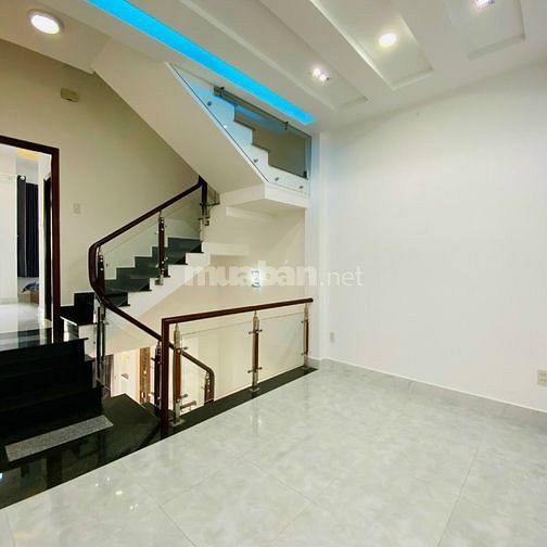 Nhà đẹp 1 trệt 2 lầu đường Lê Hồng Phong P2 Quận 5. DT 40m2 sổ riêng 