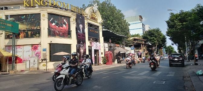 Bán nhà MT Lê Văn Sỹ (8x30), P1, Tân Bình. HĐ Thuê 180 triệu/tháng