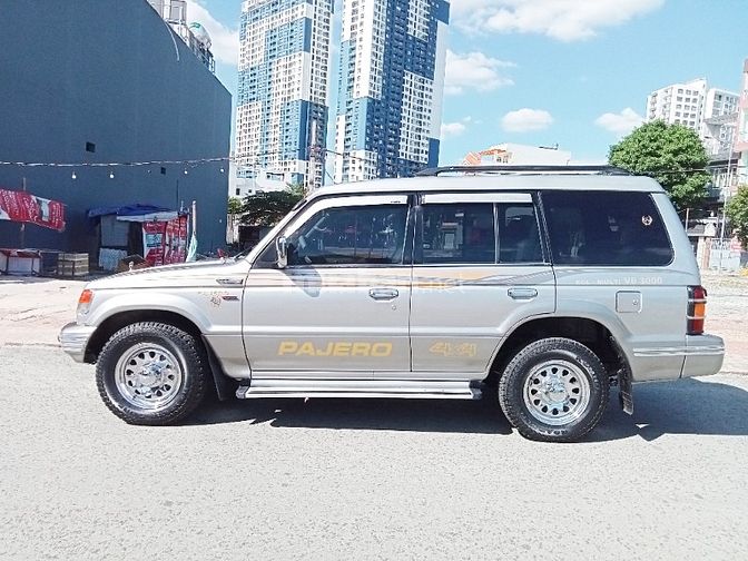 MITSUBISHI PAJERO CAO CẤP V33-BẢN 2 CẦU-MỚI NHƯ XE HÃNG RIN 100%
