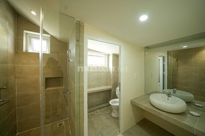 Nhà cho thuê đầu Khe Sanh, 5 phút đến Hồ Xuân Hương