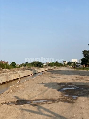 Bán gấp đất MT sông Vàm Thuật ngay cầu Bến Phân.Giá 5.5 Tỷ