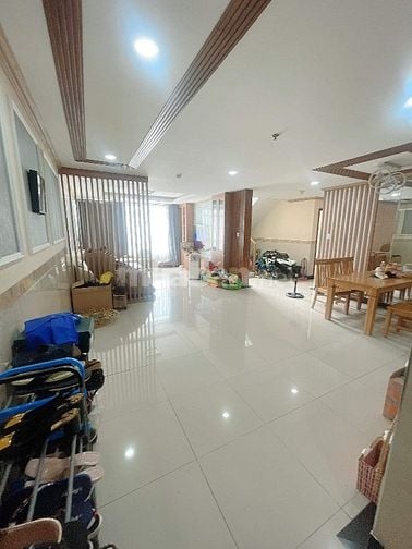 Bán căn Penthouse 230m 3 pn 4 toilét, Giai Việt P5Q8 