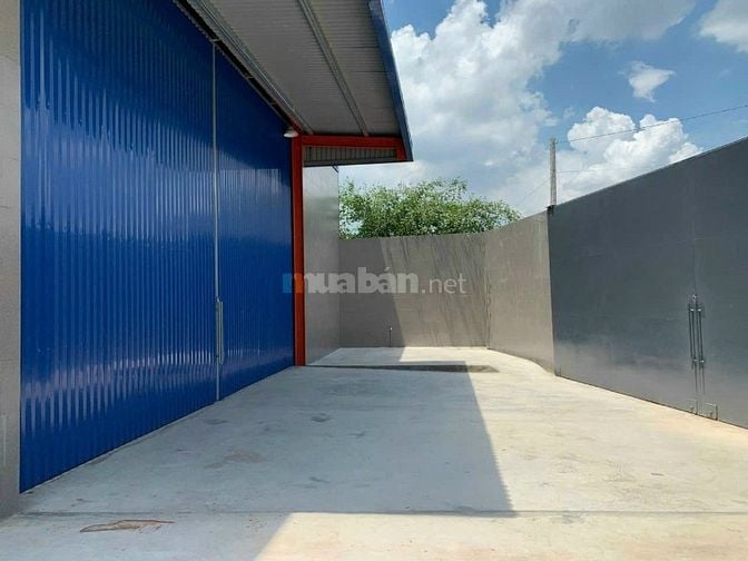 Kẹt tiền bán gấp nhà xưởng giá rẻ dt 21,2x80,2  Mt đg apđ27