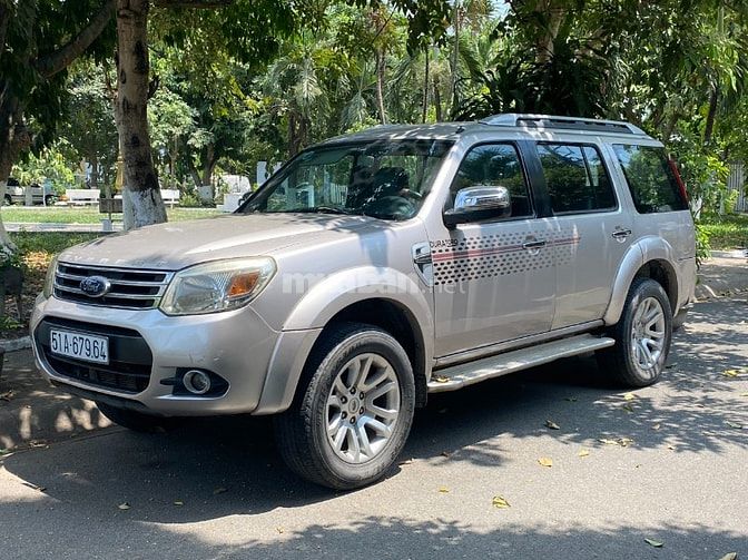 Bán xe Ford Everest máy dầu số sàn 2 cầu 4 x 4 đời 2013  