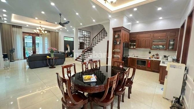 Liền kề Bắc Từ Liêm, 140m2, mặt tiền 8.2m. Kinh doanh sầm uất