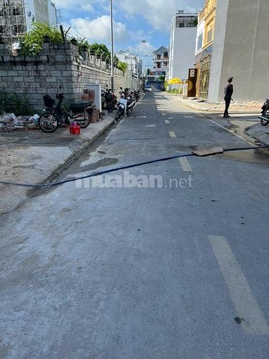 Bán nên đất Thổ Cư đường Lê Văn Quới: 4mx19m, giá: 4.5 tỷ