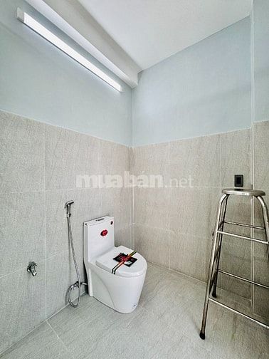 BÁN NHÀ NỘI KHU 68/GUYỄN TƯ GIẢN 3 LẦU ĐƯỜNG 8M CÓ VỈA HÈ 4PN 