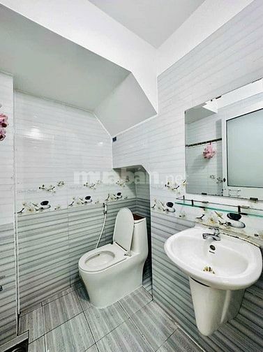 Bán Gấp Nhà 61m2 Đ. Chợ Lớn Q6 gần Chung Cư Bình Phú 1 - Giá 930 Triệu