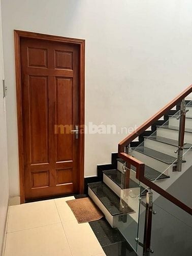 Bên hông THCS Nguyễn Huệ căn Nguyễn Khoái 32m2 bán rẻ 1,45 tỷ. SHR