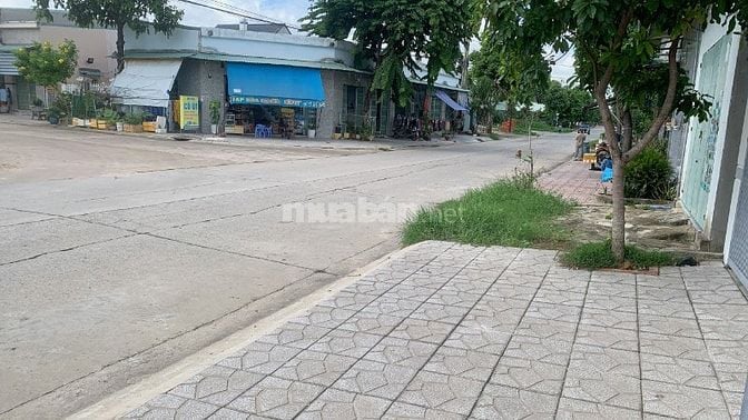 cần bán nhanh 150m2, ngay chợ, cách trường đại học 200.