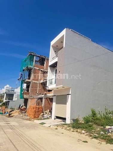 Bán nhà - Dt 5x15m2 -3 t-Nguyễn Chích -Nha Trang-giảm 500t - CHỈ  2tỷ7